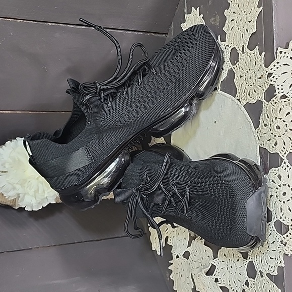LA Sheelah Black mesh sneaker size 6.5 - Picture 1 of 6